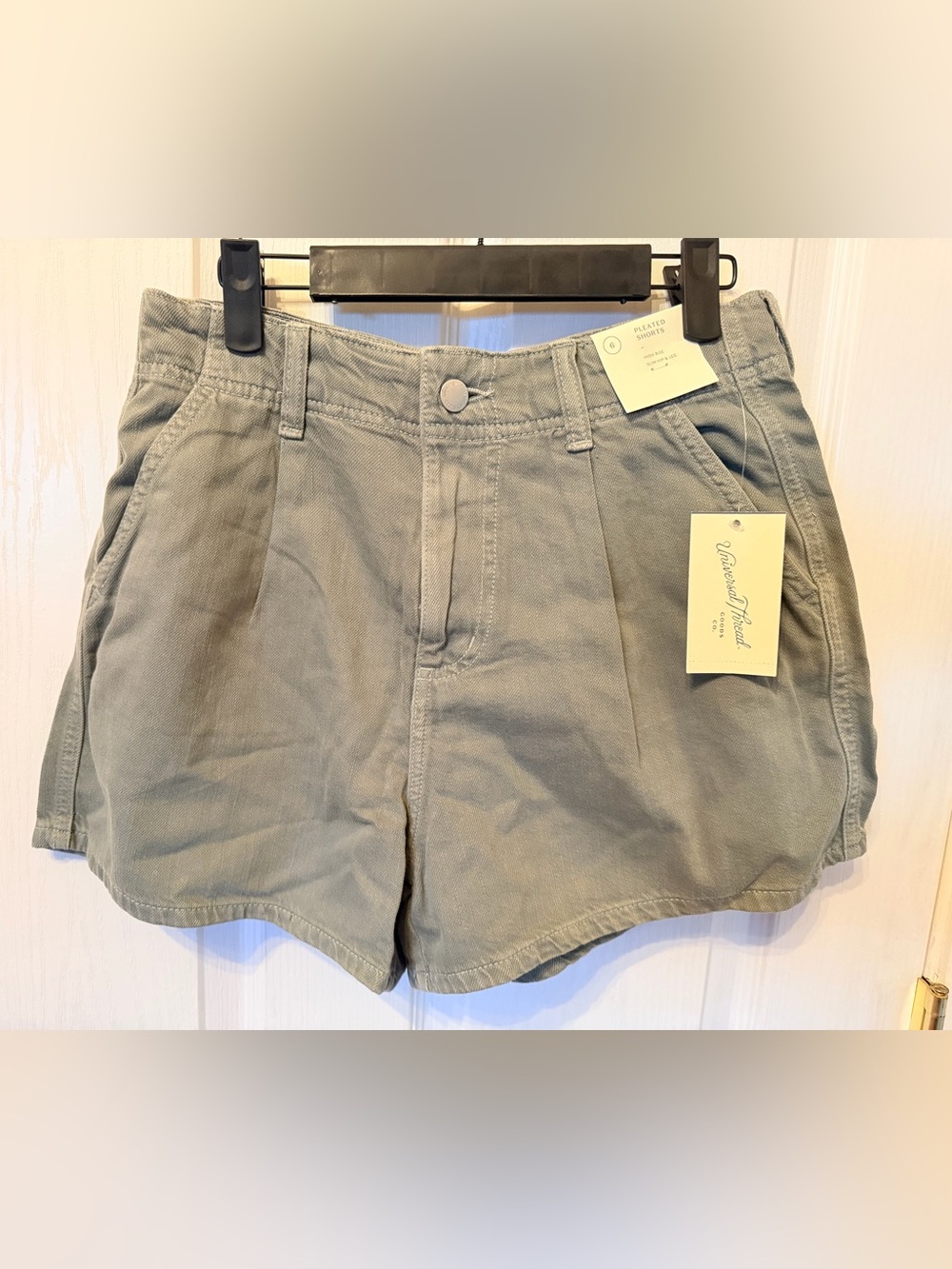 Universal Thread Men’s Flat Front Shorts in Olive Green